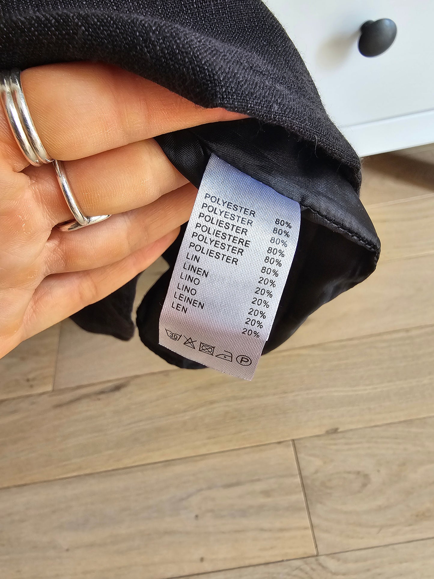 Robe noire ceinturée élégante – Taille S/M