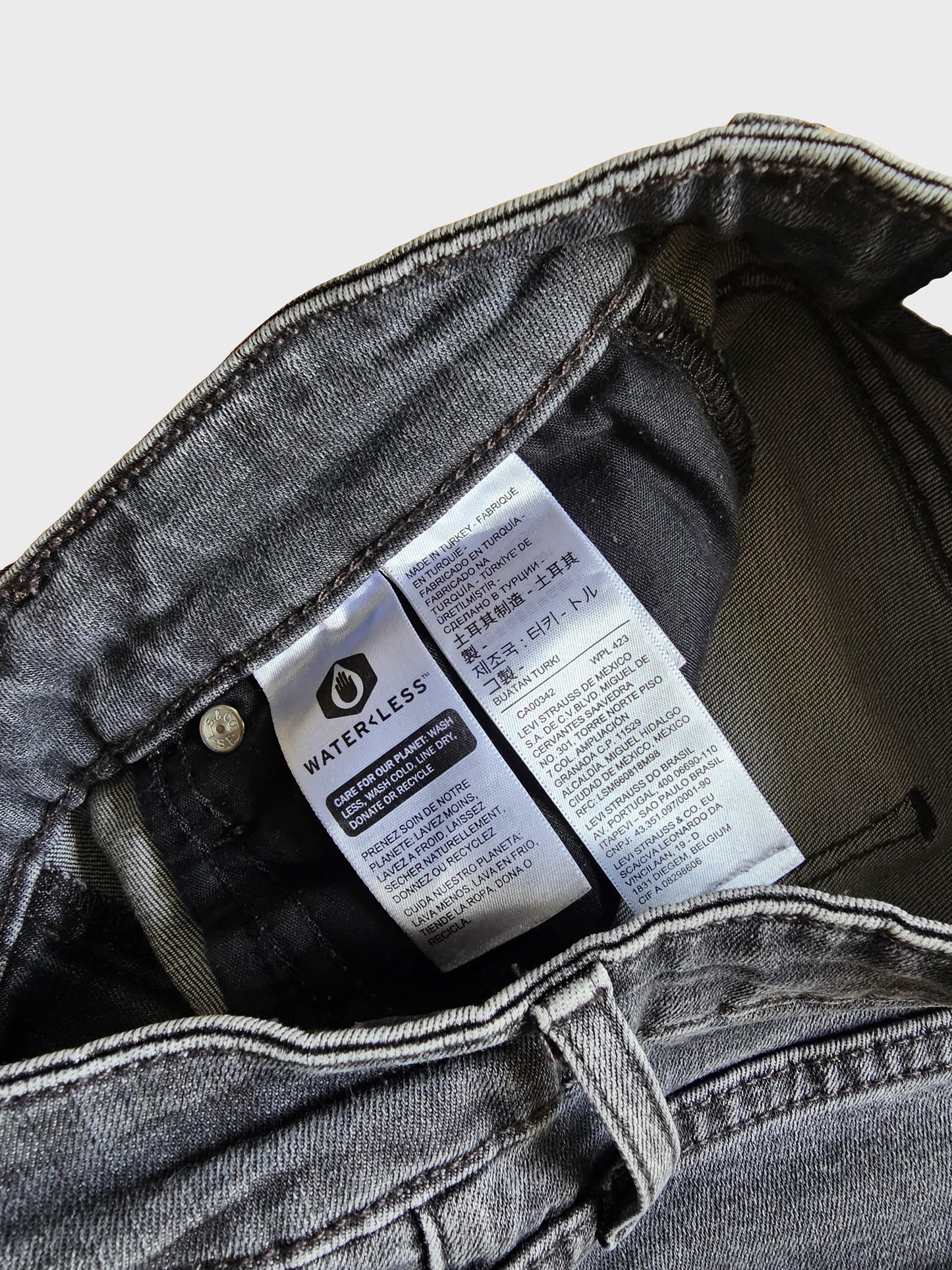 Jean Levi’s 721 High Rise Skinny - W25