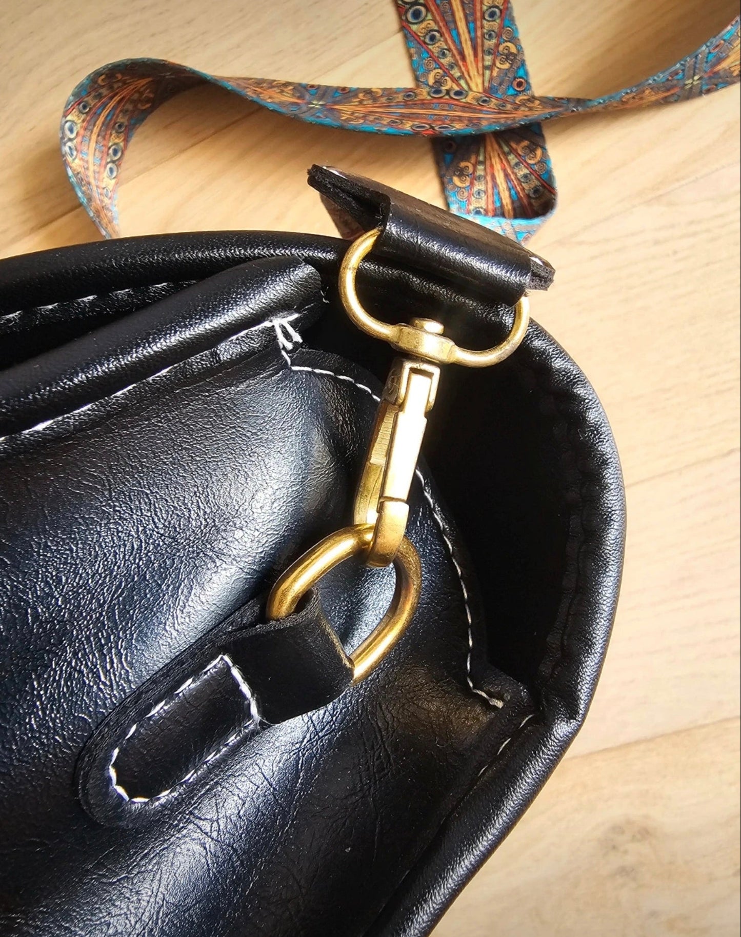 Sac bandoulière en cuir - sangle imprimée