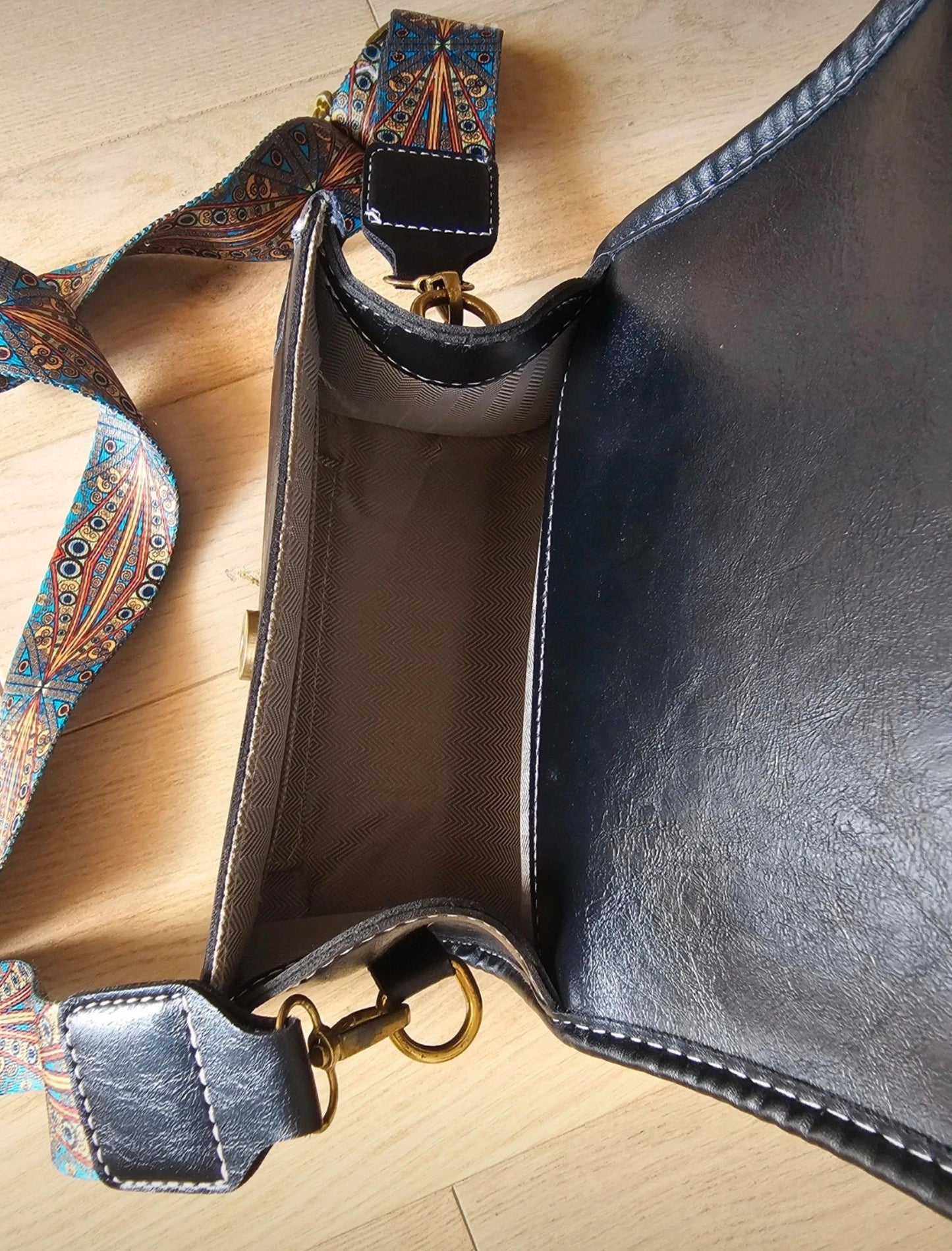 Sac bandoulière en cuir - sangle imprimée